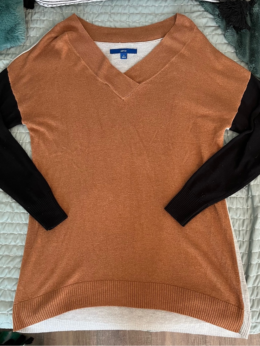 Apt. 9 V-Neck Two-Tone Tunic